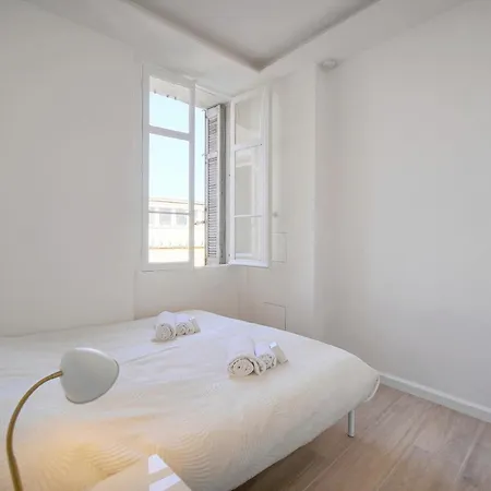 Apartment Luxueux 3 3 Salles De Bain Balcon, Carre D'or A3b129