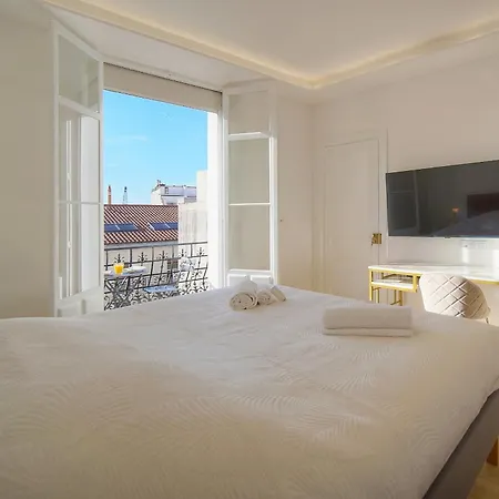 Exceptionnel 4 pieces balcon carre d or A3B129 Appartamento *